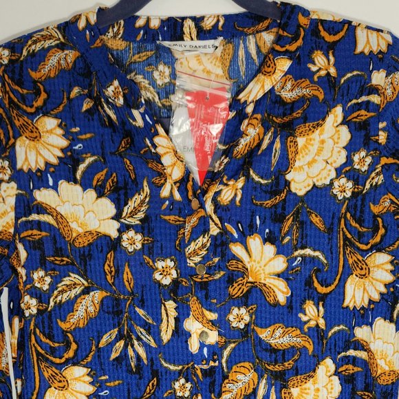 Emily Daniel's Stretchy Top - Picture 3 of 10